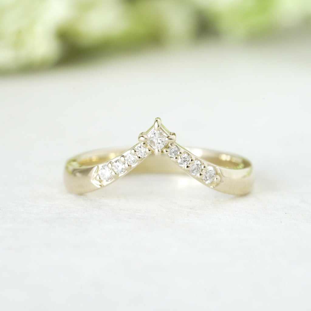 14k yellow gold princess cut diamond contour band 