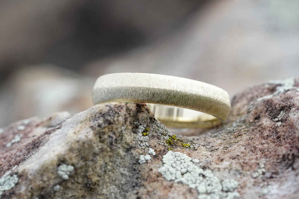 knife-edge men’s wedding band in recycled yellow gold