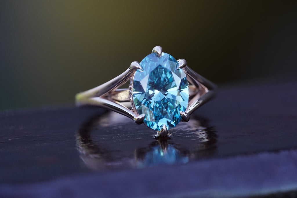 Timeless engagement ring in rose gold with blue oval diamond