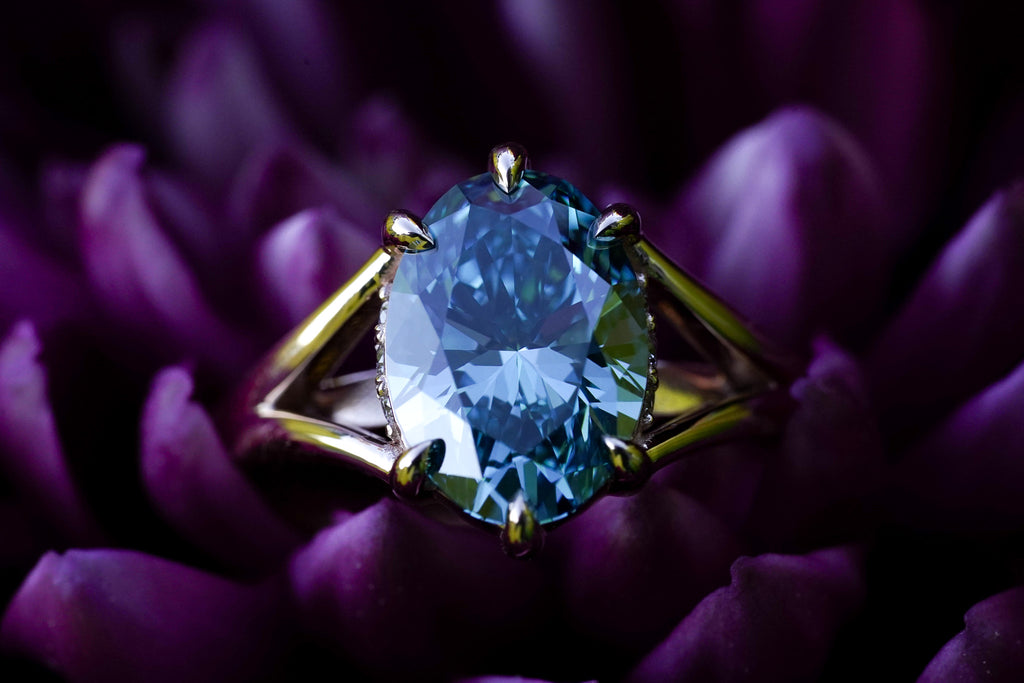 Timeless engagement ring in rose gold with blue oval diamond