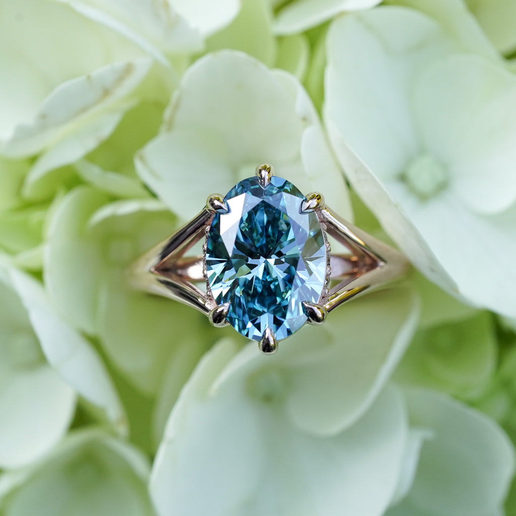 Timeless engagement ring in rose gold with blue oval diamond