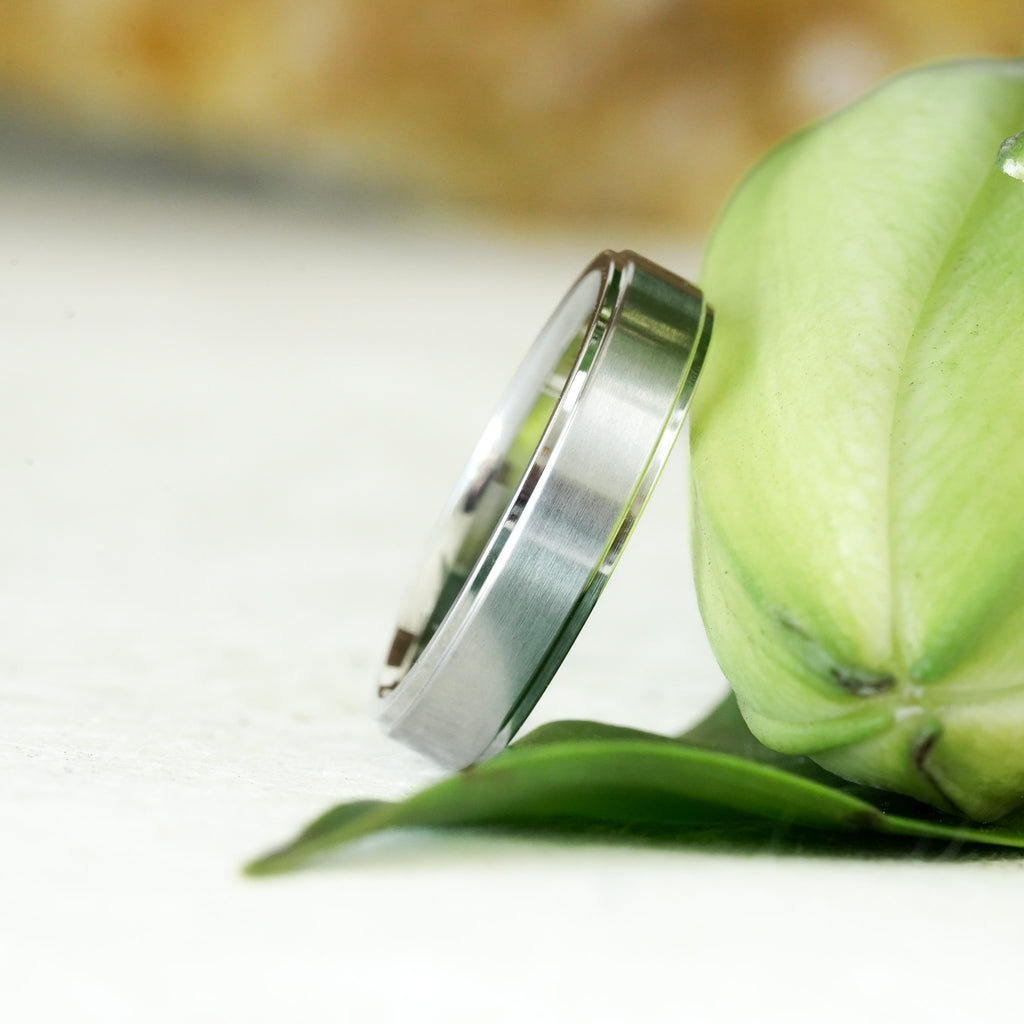 Men’s stepped edge wedding band in recycled platinum