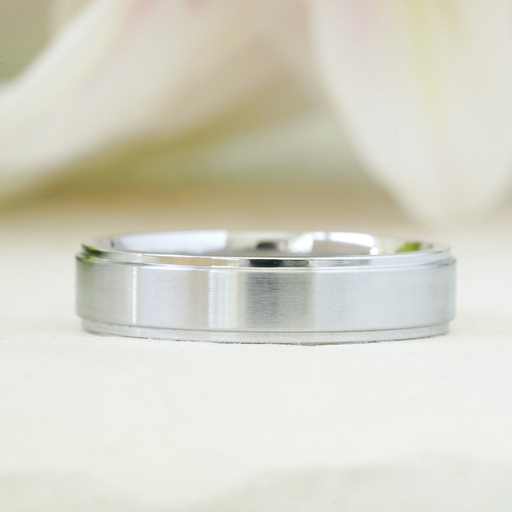 Men’s stepped edge wedding band in recycled platinum